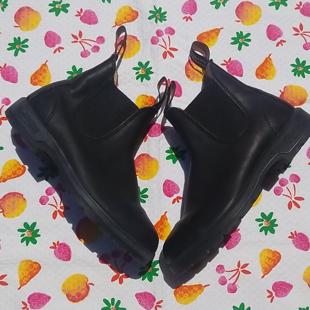 Classic Black Blundstones